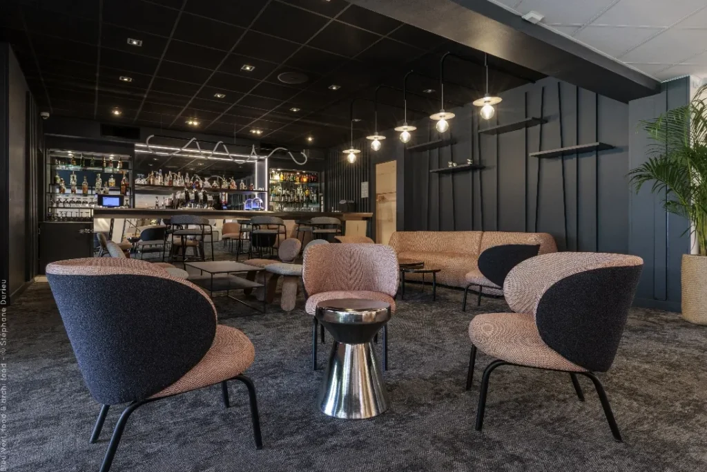 Bar de l’hôtel B&B Cergy Port