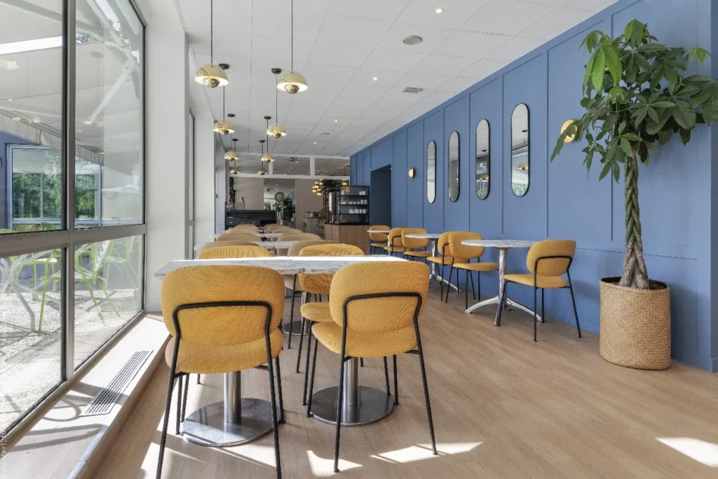 Restaurant-lounge de l’hôtel B&B Cergy Port