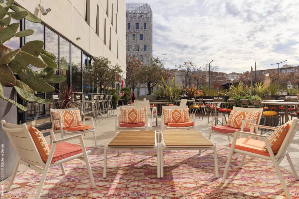 Terrasse de l’hôtel ibis Marseille Euromed