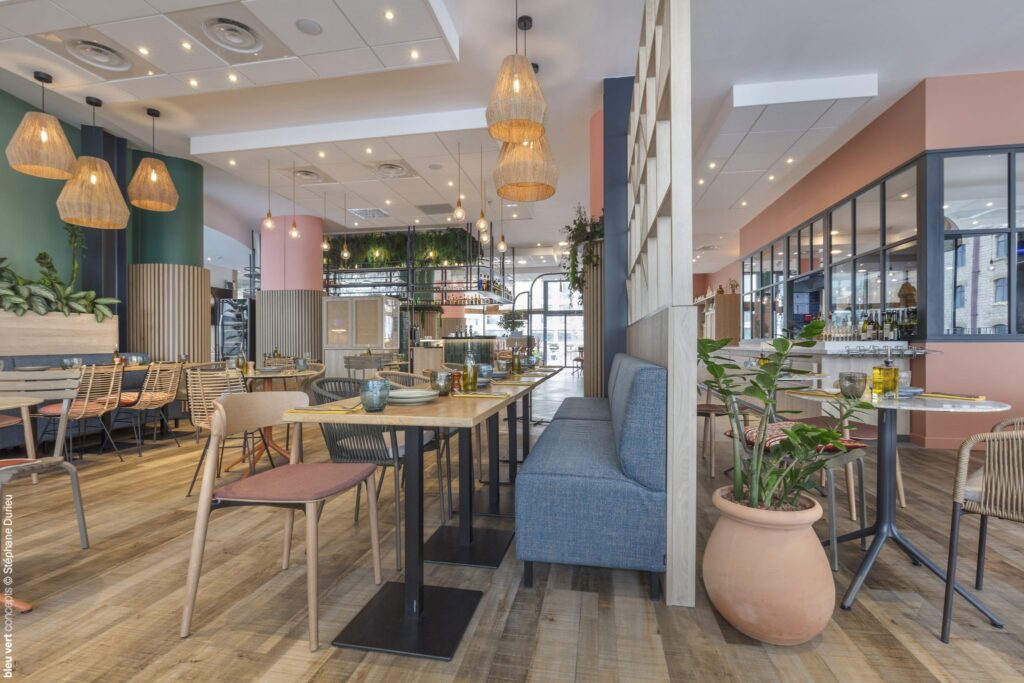 Salle du bistrot méditerranéen T.A.T.A. à l’hôtel ibis Marseille Euromed